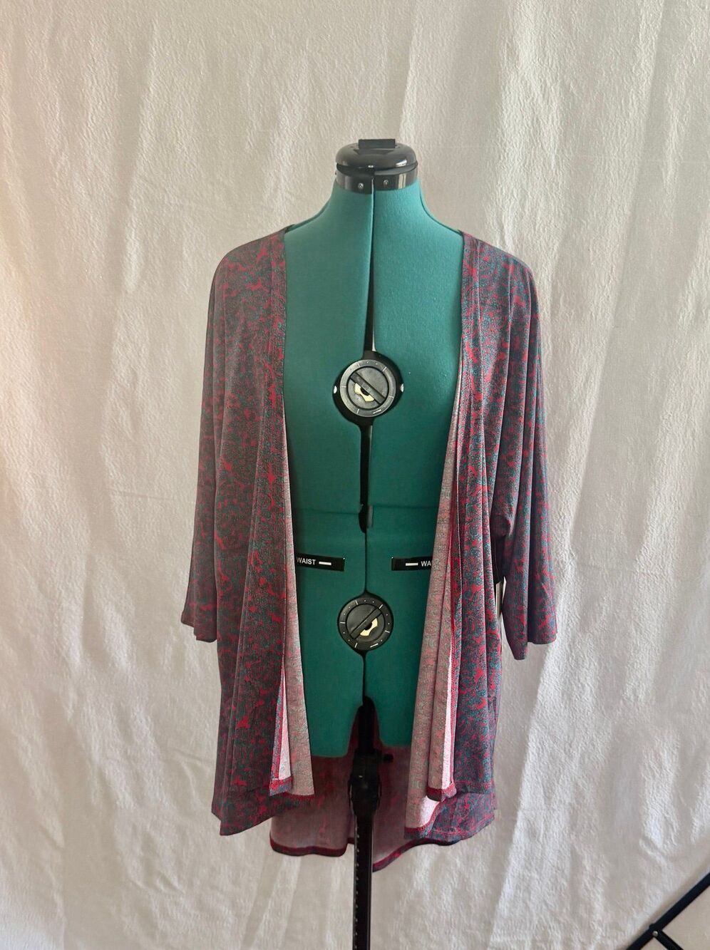 NWT Lularoe Lindsay top size medium. Brand new with tags.
